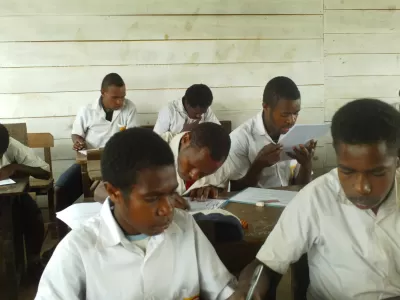 UJIAN SEKOLAH SMP N 7 DOGIYAI 2011 (12)